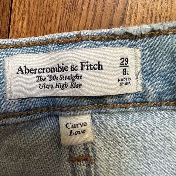 Abercrombie & Fitch Curve Love The 90s Straight Ultra High Rise Split Jeans - Picture 6 of 8